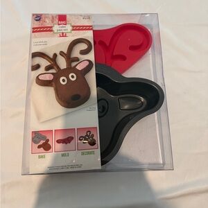 Reindeer Cake Pan Set with Red and Black Molds